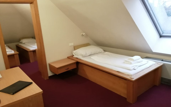 Hotel Unicornis, Eger