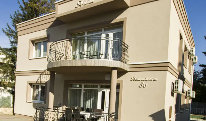 Anna Vendghz Hajdszoboszl - Kedvezmnyes r csaldok rszreak (1 jtl)