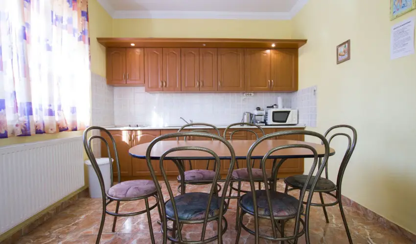 Anna Vendghz Hajdszoboszl - Kedvezmnyes r csaldok rszreak (1 jtl)