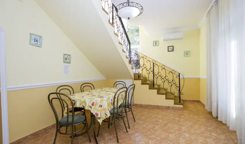 Anna Vendghz Hajdszoboszl - Kedvezmnyes r csaldok rszreak (1 jtl)