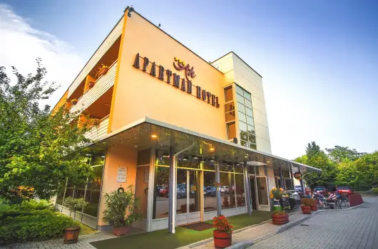 Apartman Hotel - Kedvezm�nyes �r csal�dok r�sz�reak f�lpanzi�s ell�t�ssal