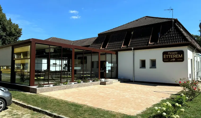 Apartman Hotel B�k, B�kf�rd� - Kedvezm�nyes �r csal�dok r�sz�reak f�lpanzi�s ell�t�ssal (1 �jt�l)