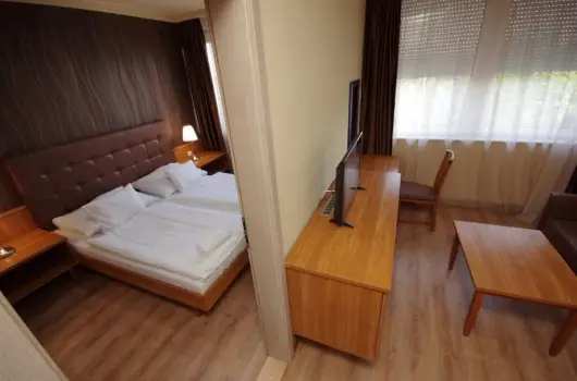 Aqua Hotel - Kedvezmnyes r csaldok rszreak flpanzis elltssal (1 jtl)