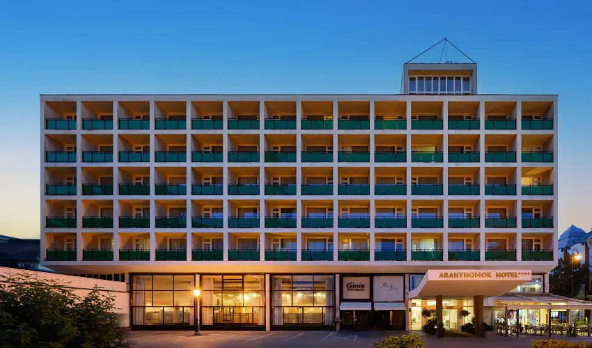 Aranyhomok Hotel Business & Relax Kecskem�t - El�refizet�si kedvezm�ny teljes ell�t�ssal (1 �jt�l)
