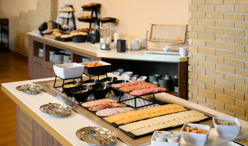 Aranyhomok Hotel Business & Relax Kecskem�t - El�refizet�si kedvezm�ny teljes ell�t�ssal (1 �jt�l)