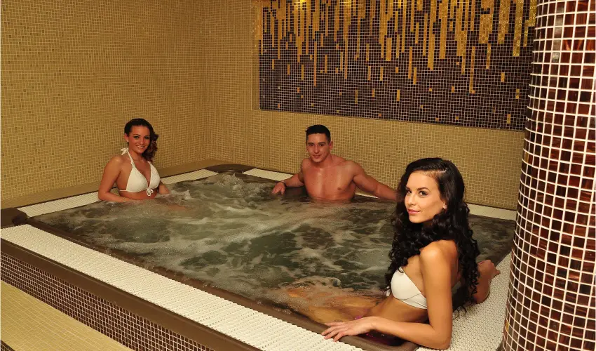 Arcanum Hotel Békéscsaba - Kedvezményes ár családok részéreak reggelis ellátással (1 éjtől)