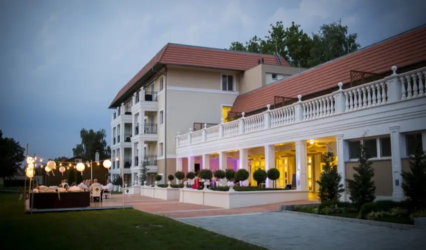 Arcanum Hotel Békéscsaba - Kedvezményes ár családok részéreak reggelis ellátással (1 éjtől)