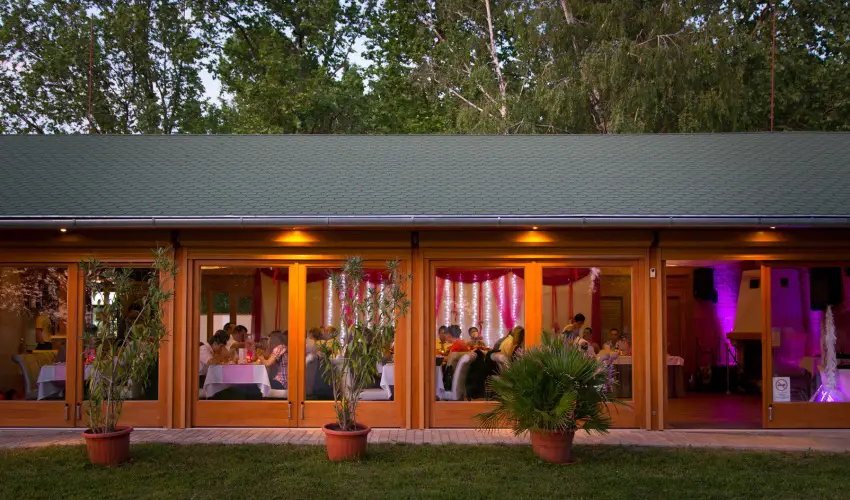 Arcanum Hotel Békéscsaba - Kedvezményes ár családok részéreak reggelis ellátással (1 éjtől)