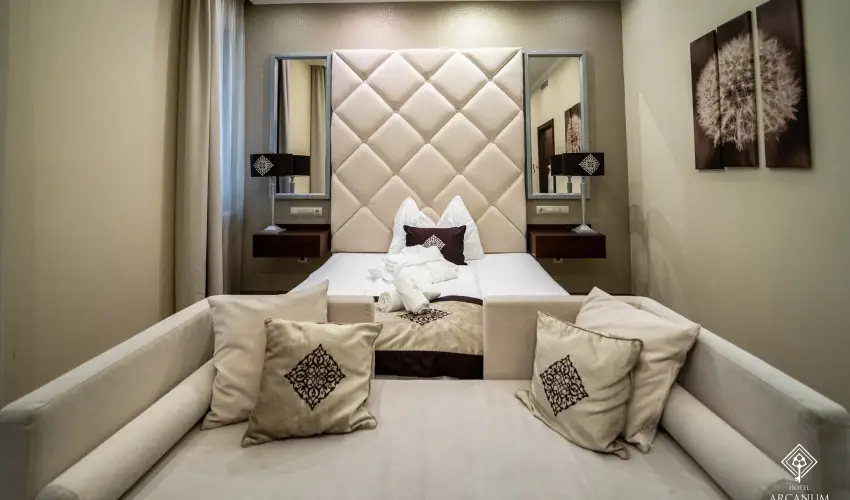 Arcanum Hotel B�k�scsaba - Fedezz�k fel B�k�scsab�t Munk�csy nyom�ban, f�rd�bel�p�vel (min. 2 �j)