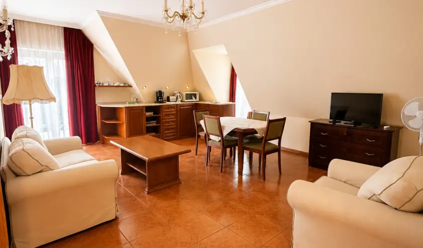 Batthy�ny Kast�lysz�ll� Zalacs�ny - F�lpanzi�s aj�nlat (1 �jt�l)