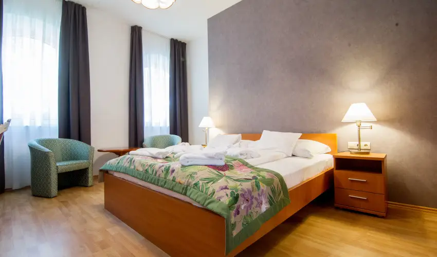 Batthy�ny K�ria Zalacs�ny - Kedvezm�nyes �r csal�dok r�sz�reak f�lpanzi�s ell�t�ssal (1 �jt�l)