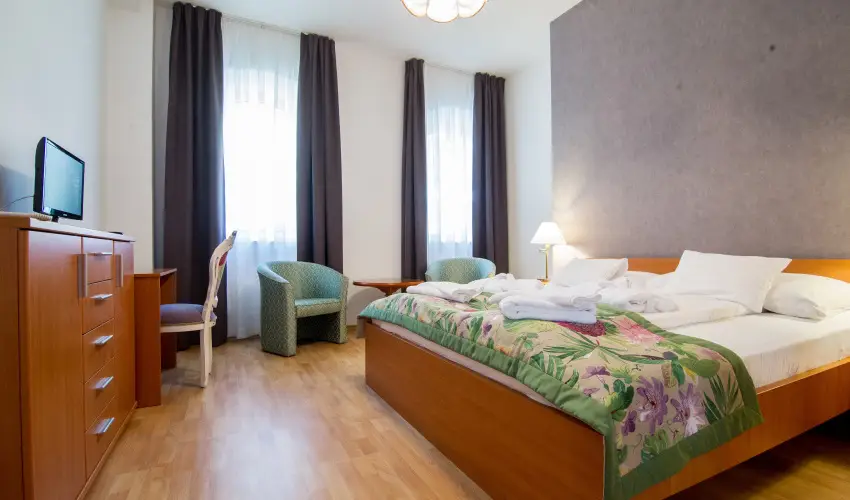 Batthy�ny K�ria Zalacs�ny - Kedvezm�nyes �r csal�dok r�sz�reak f�lpanzi�s ell�t�ssal (1 �jt�l)