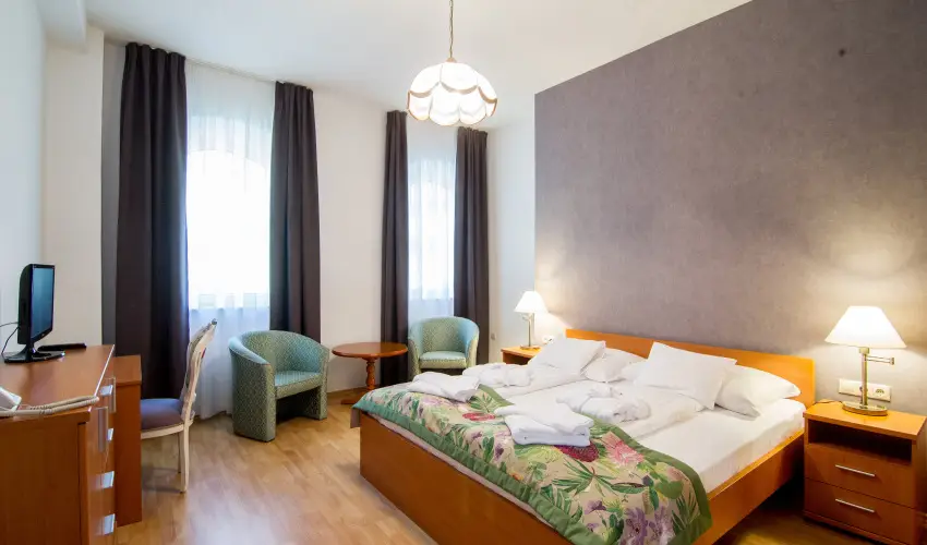 Batthy�ny K�ria Zalacs�ny - Kedvezm�nyes �r csal�dok r�sz�reak f�lpanzi�s ell�t�ssal (1 �jt�l)