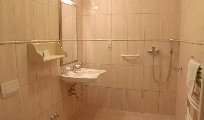 Bazilika alatti Panzi Esztergom - szi-tli feltltds teljes elltssal a Bazilika szomszdsgban (min. 2 j)