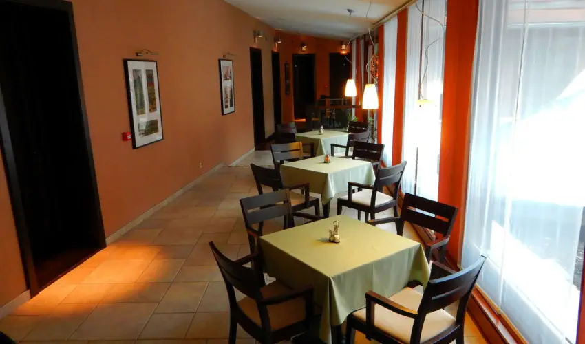 Bazilika alatti Panzi Esztergom - szi-tli feltltds teljes elltssal a Bazilika szomszdsgban (min. 2 j)