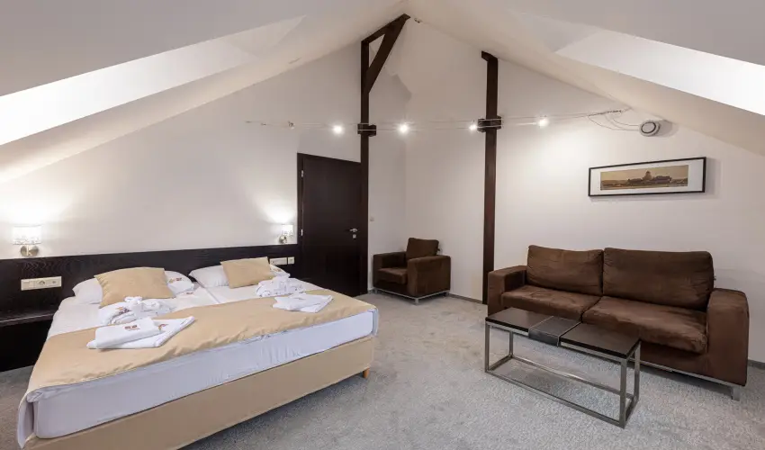 Bazilika alatti Panzi Esztergom - szi-tli feltltds teljes elltssal a Bazilika szomszdsgban (min. 2 j)