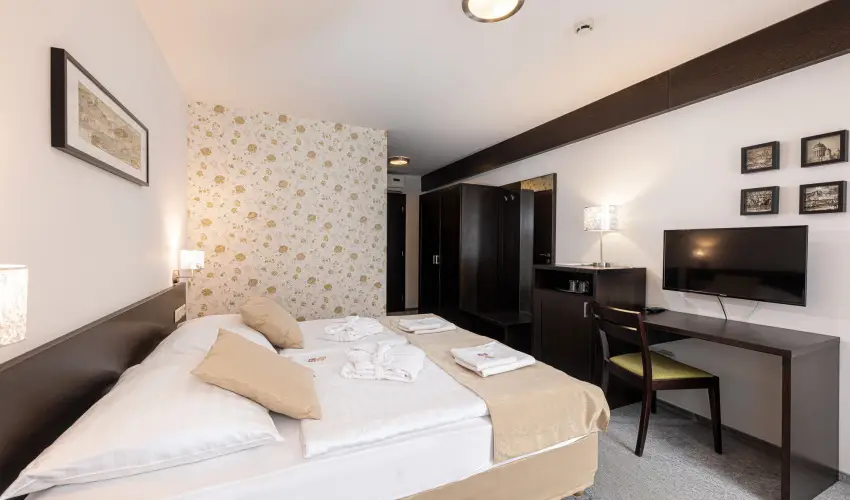 Bazilika alatti Panzi Esztergom - szi-tli feltltds teljes elltssal a Bazilika szomszdsgban (min. 2 j)