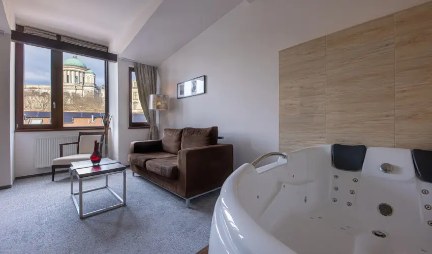 Bazilika alatti Panzi Esztergom - szi-tli feltltds teljes elltssal a Bazilika szomszdsgban (min. 2 j)