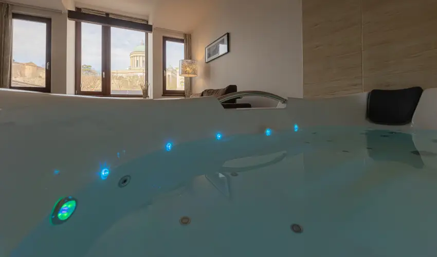 Bazilika alatti Panzi Esztergom - szi-tli feltltds teljes elltssal a Bazilika szomszdsgban (min. 2 j)