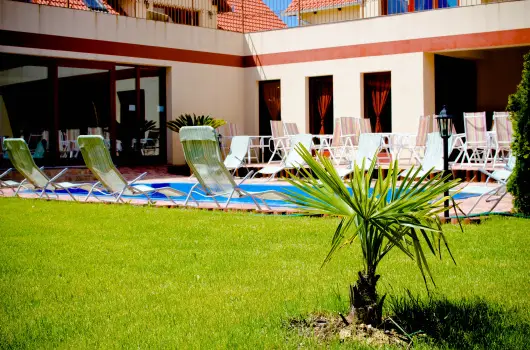 Boni Csal�di Wellness Hotel - Kedvezm�nyes �r csal�dok r�sz�reak f�lpanzi�s ell�t�ssal (1 �jt�l)