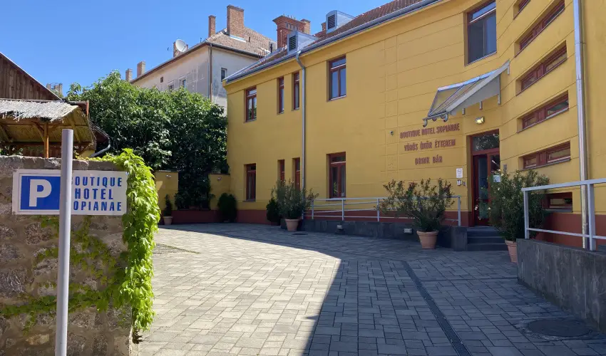 Boutique Hotel Sopianae Pcs - Kedvezmnyes r csaldok rszreak reggelis elltssal (1 jtl)