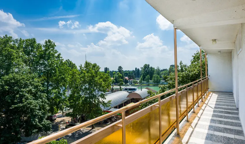 CE Napf�ny Hotel  Si�fok - Napf�nyes balatoni pihen�s (1 �jt�l)