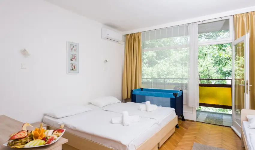 CE Napf�ny Hotel  Si�fok - Napf�nyes balatoni pihen�s (1 �jt�l)