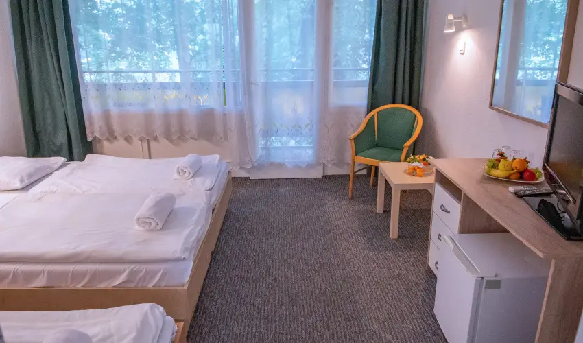 CE Napf�ny Hotel  Si�fok - Napf�nyes balatoni pihen�s (1 �jt�l)