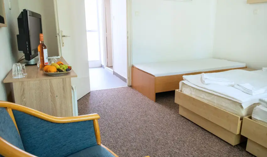 CE Napf�ny Hotel  Si�fok - Napf�nyes balatoni pihen�s (1 �jt�l)