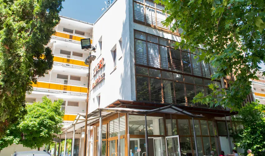 CE Napf�ny Hotel  Si�fok - Napf�nyes balatoni pihen�s (1 �jt�l)