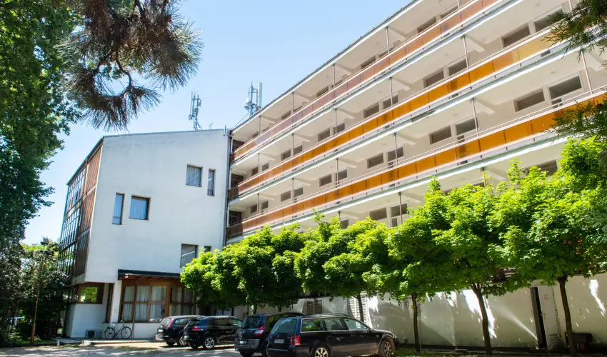 CE Napf�ny Hotel  Si�fok - Napf�nyes balatoni pihen�s (1 �jt�l)