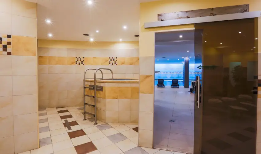 CE Plaza Hotel Sifok - Tk j csaldi kaland & varzslatos Halloween htvge (min. 2 j)