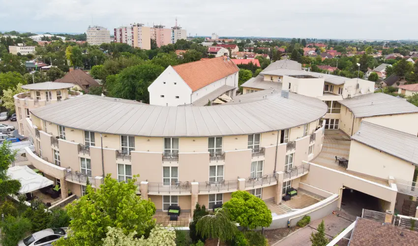 CE Plaza Hotel Sifok - Tk j csaldi kaland & varzslatos Halloween htvge (min. 2 j)