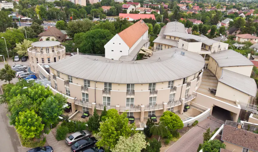 CE Plaza Hotel Sifok - Tk j csaldi kaland & varzslatos Halloween htvge (min. 2 j)