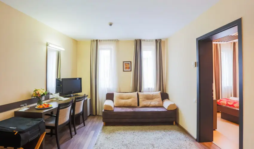 CE Plaza Hotel Sifok - Tk j csaldi kaland & varzslatos Halloween htvge (min. 2 j)