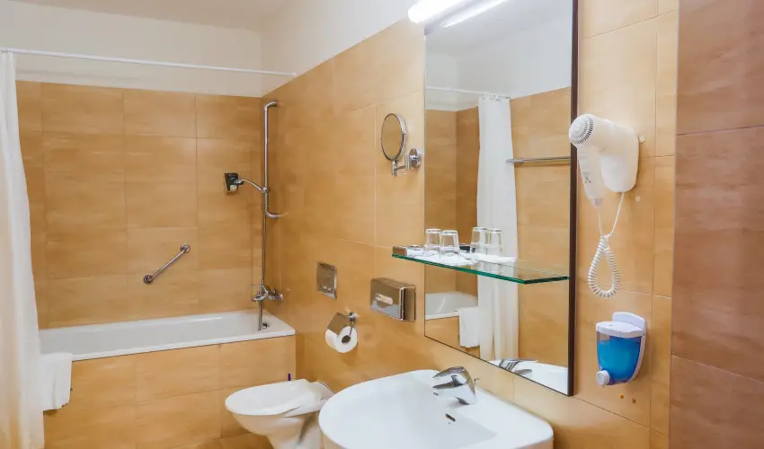 CE Plaza Hotel Sifok - Tk j csaldi kaland & varzslatos Halloween htvge (min. 2 j)