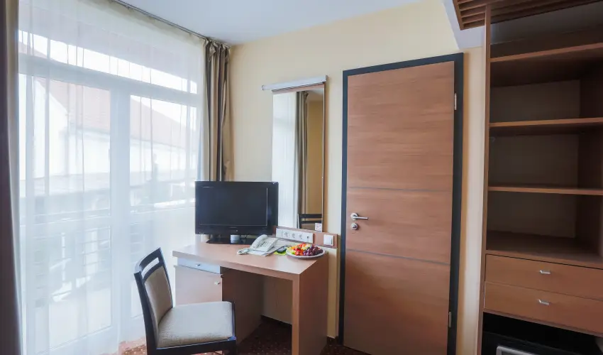 CE Plaza Hotel Sifok - Tk j csaldi kaland & varzslatos Halloween htvge (min. 2 j)