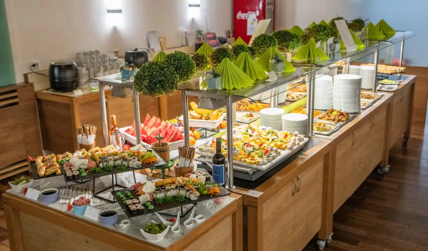 CE Plaza Hotel Sifok - Tk j csaldi kaland & varzslatos Halloween htvge (min. 2 j)