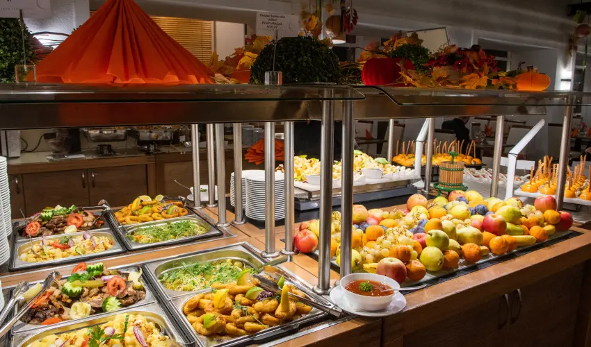 CE Plaza Hotel Sifok - Tk j csaldi kaland & varzslatos Halloween htvge (min. 2 j)