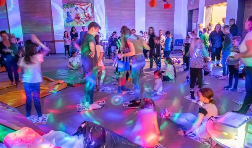 CE Plaza Hotel Sifok - Tk j csaldi kaland & varzslatos Halloween htvge (min. 2 j)