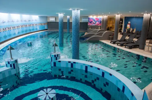 CE Plaza Hotel - Vas�rnapi wellness kaland (1 �jszaka)