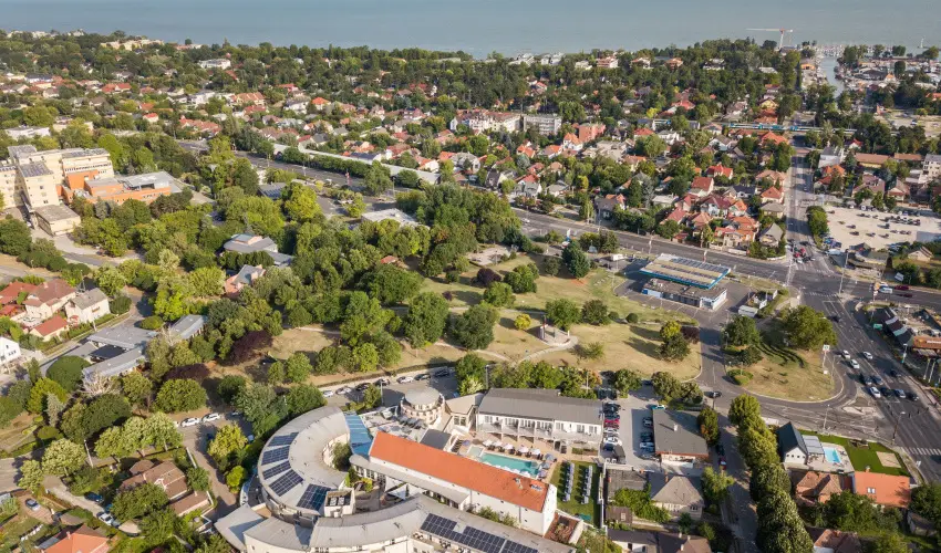 CE Plaza Hotel Sifok - Tk j csaldi kaland & varzslatos Halloween htvge (min. 2 j)