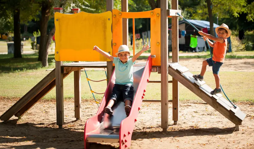 Cegldfrd Apartmanpark s Kemping Cegld - Kikapcsolds Ceglden - csszdapark-, s frdbelpvel (min. 2 j)