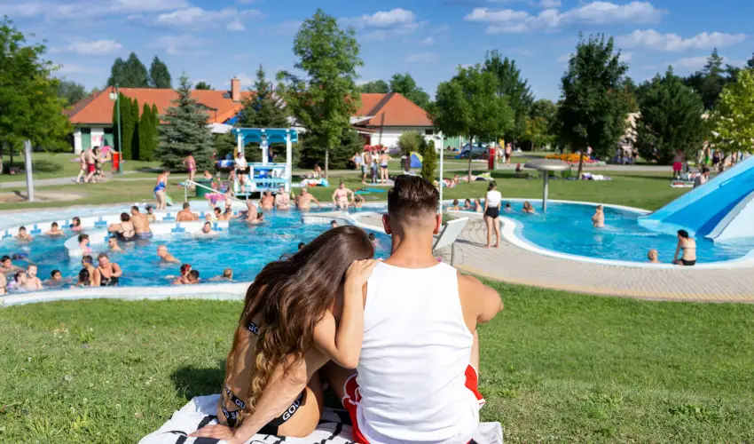 Cegldfrd Apartmanpark s Kemping Cegld - Kikapcsolds Ceglden - csszdapark-, s frdbelpvel (min. 2 j)