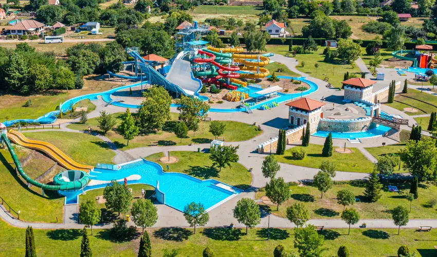 Cegldfrd Apartmanpark s Kemping Cegld - Kikapcsolds Ceglden - csszdapark-, s frdbelpvel (min. 2 j)