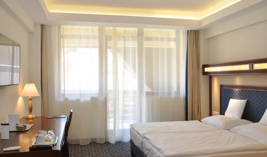 Centrum Hotel Debrecen - Kedvezm�nyes �r csal�dok r�sz�re reggelivel