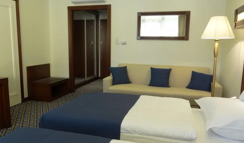 Centrum Hotel Debrecen - Kedvezm�nyes �r csal�dok r�sz�re reggelivel