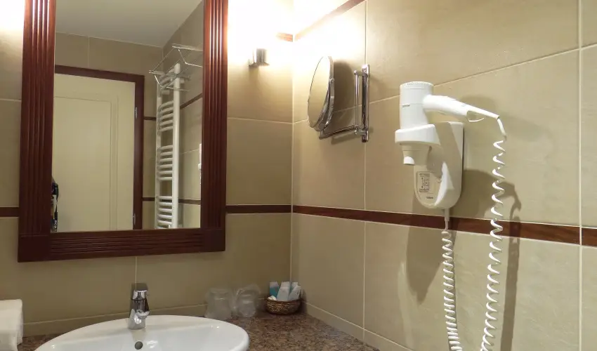 Centrum Hotel Debrecen - Kedvezm�nyes �r csal�dok r�sz�re reggelivel