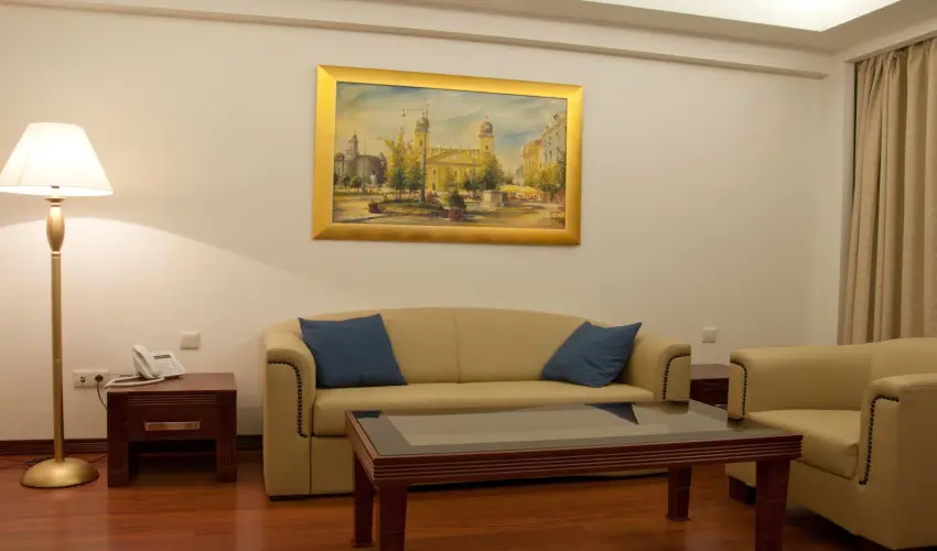 Centrum Hotel Debrecen - Kedvezm�nyes �r csal�dok r�sz�re reggelivel