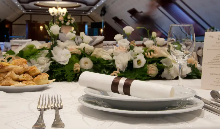 Centrum Hotel Debrecen - Kedvezm�nyes �r csal�dok r�sz�re reggelivel